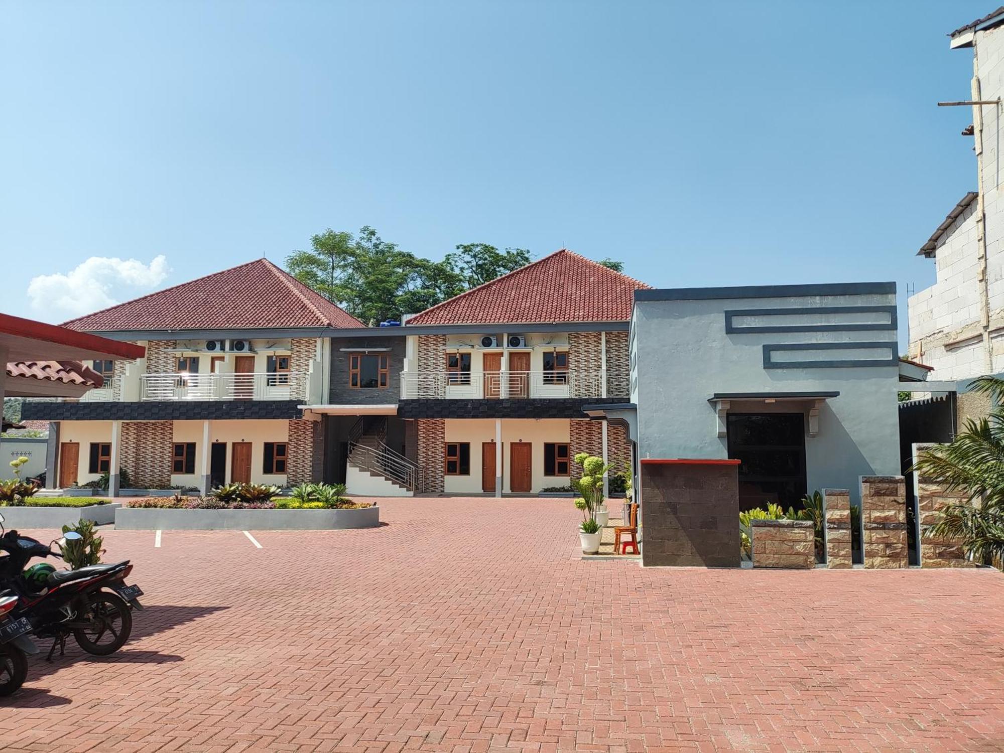 Hotel Cibening Purwakarta Exterior photo